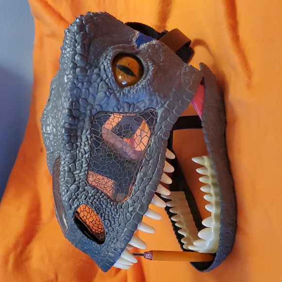Jurassic World Velociraptor Mask - Picture 3 of 4